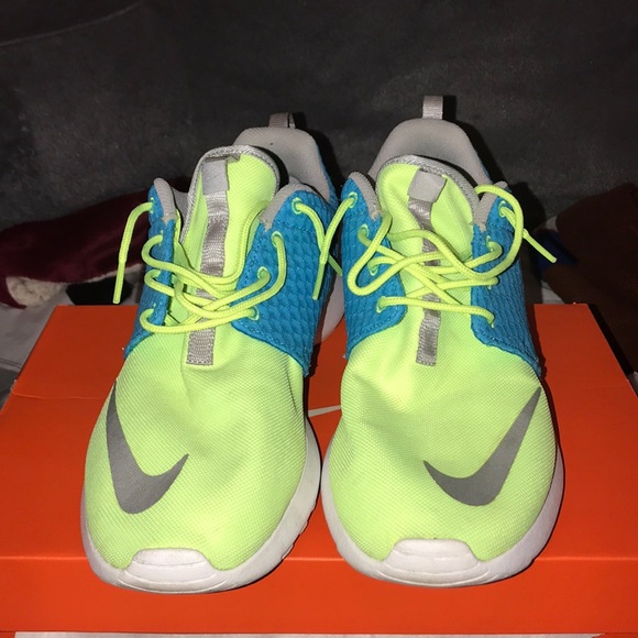 Men’s Size 11 Roshes. - Picture 2 of 4